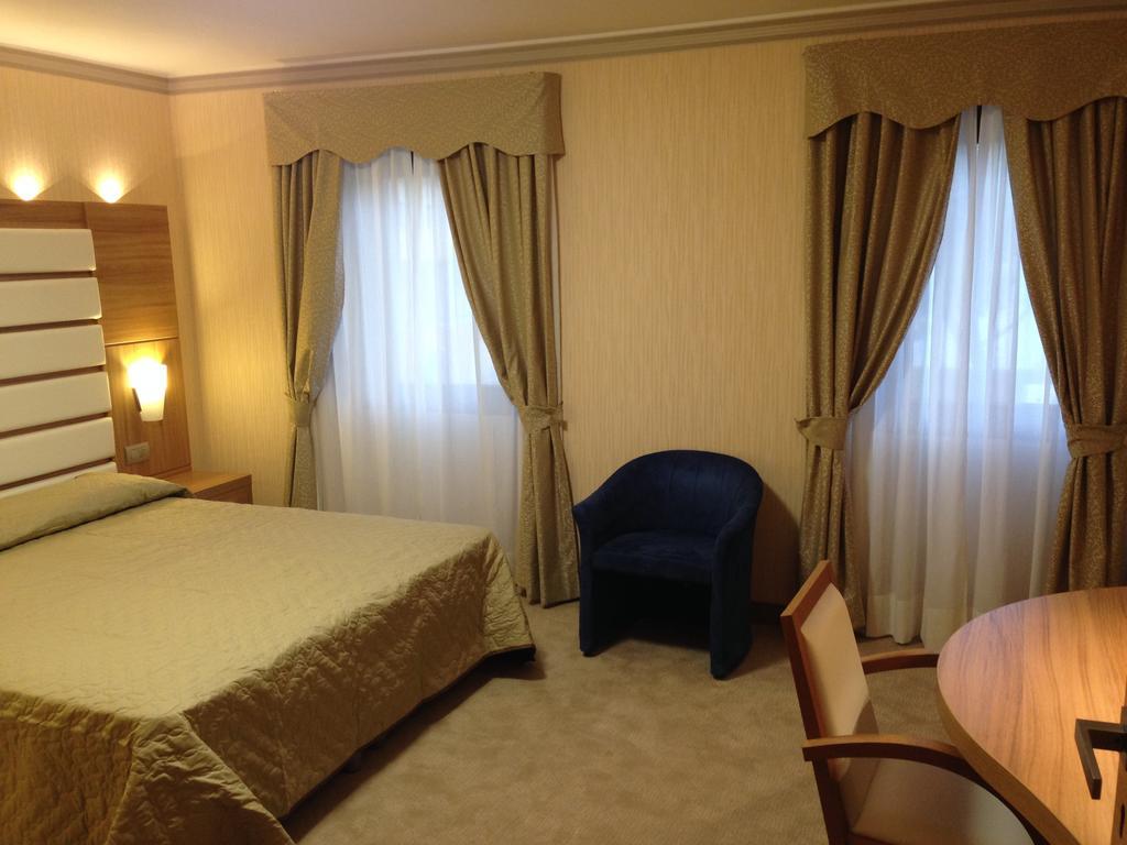 Hotel Vela D'Oro Dependence บาร์โดลิโน ห้อง รูปภาพ